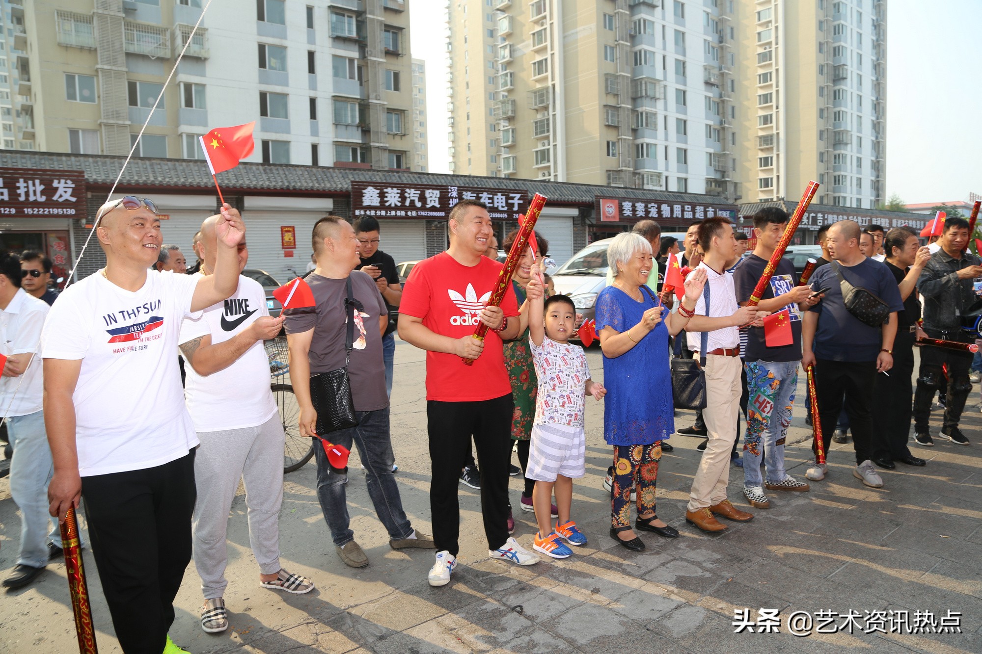 “*旗国**飘扬凯歌嘹亮”首个人人车严选店落户津门