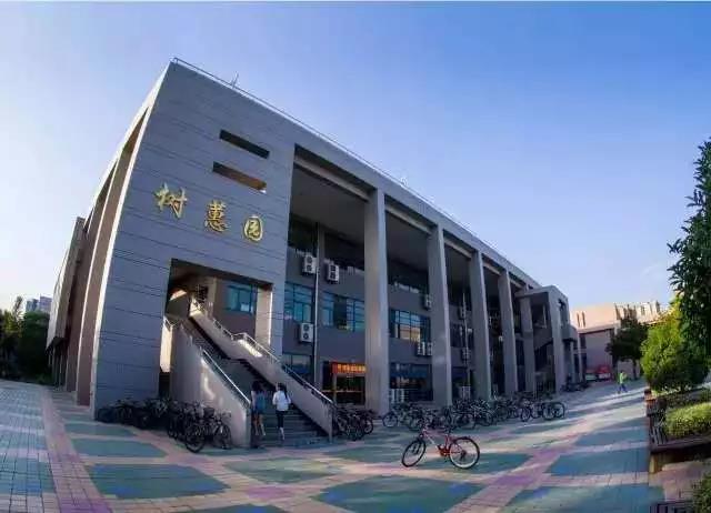 陕西超壕大学：宿舍自带电梯，落地窗、自助浴室、洗衣房配备豪华！