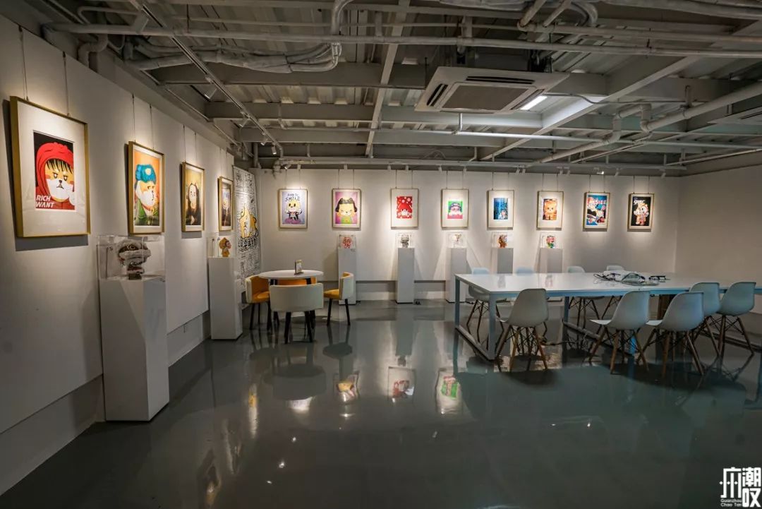 新潮展览+撸狗，广州这家新开的汪星人主题店萌爆了