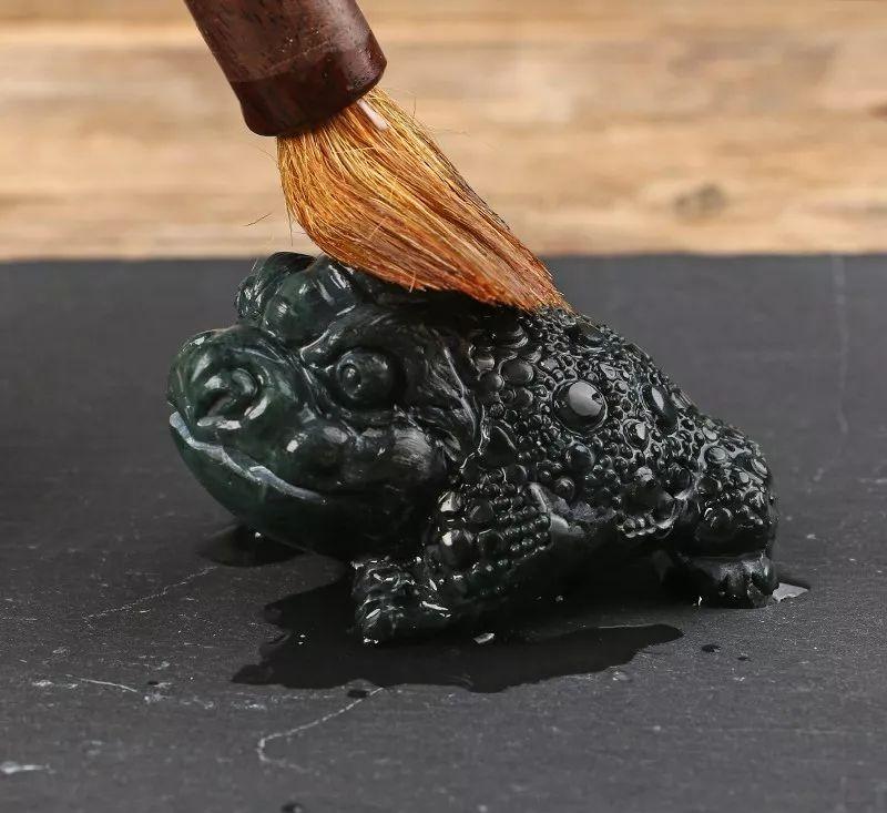 三足金蟾的由来和寓意,三足金蟾石雕