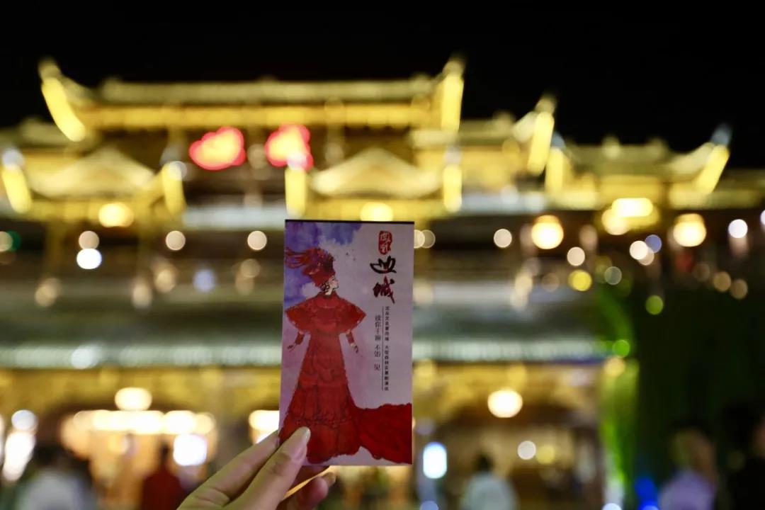 去凤凰古城有必要看演出吗,凤凰古城过度商业化