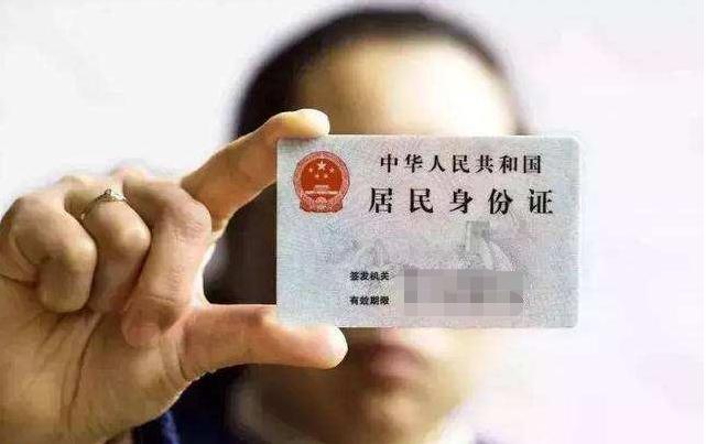 小孩出生证父亲名字错误如何上户,孩子出生证上父亲填写错误