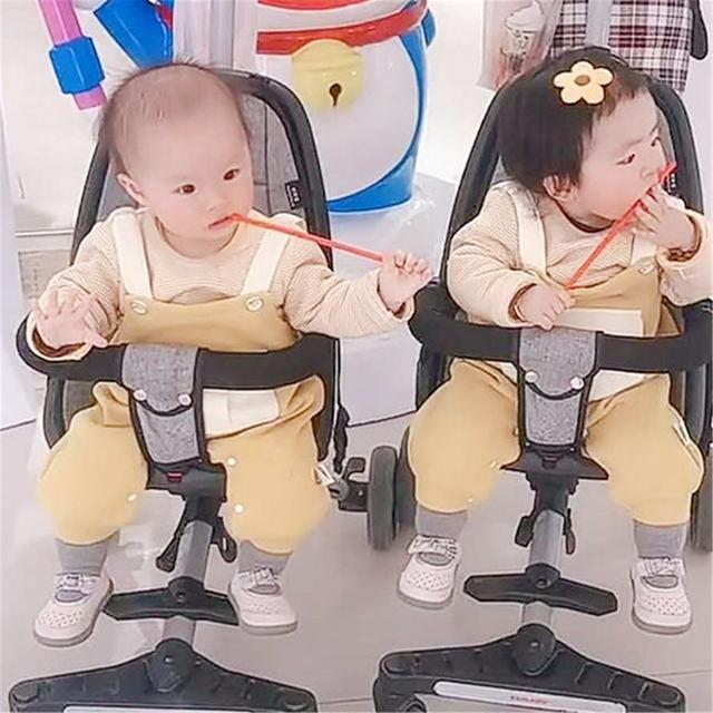 双胞胎头发一个黄一个黑什么原因,双胞胎头发一个多一个少