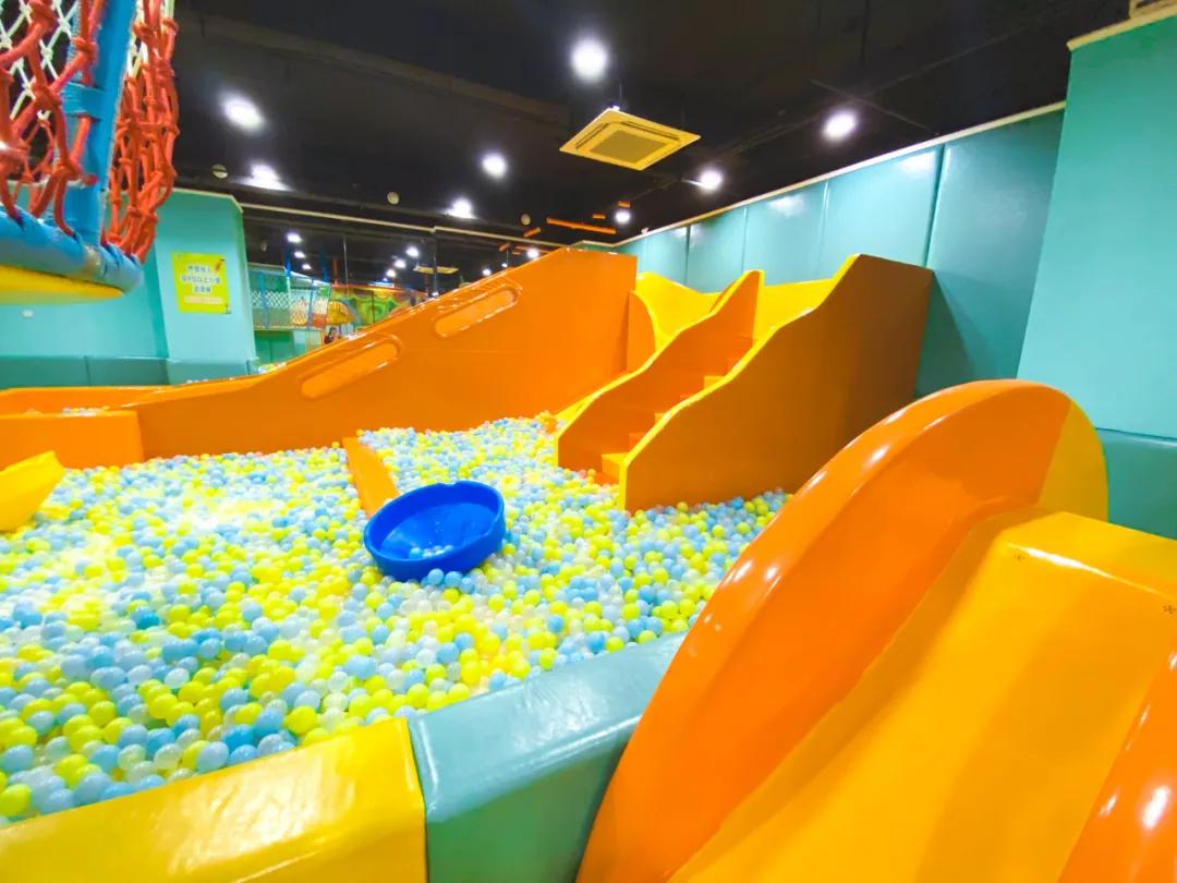 和娃一起学游泳,这家亲子游泳馆真的适合遛娃