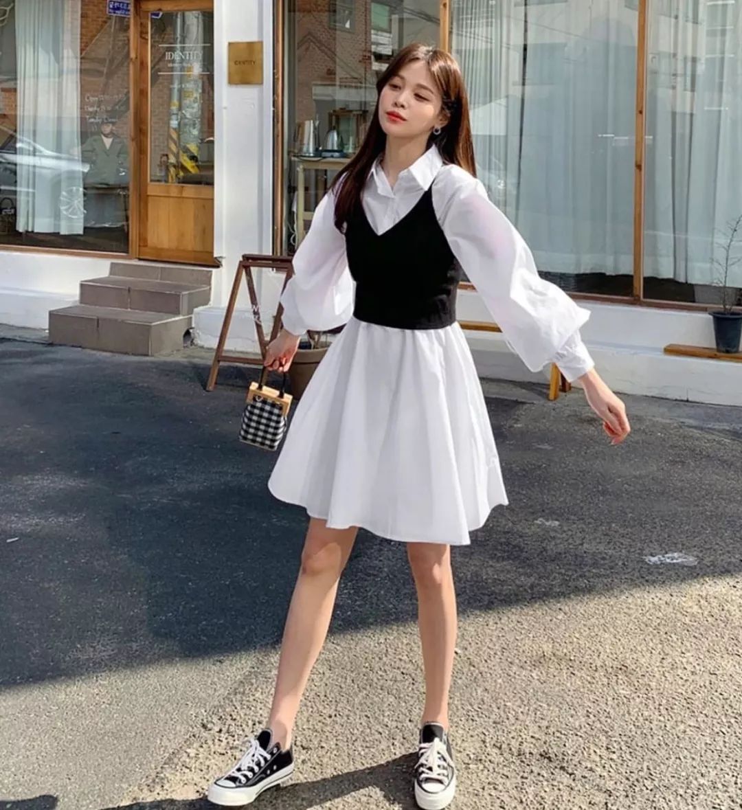 吊带裤穿搭,连体吊带裤怎么搭配才好看