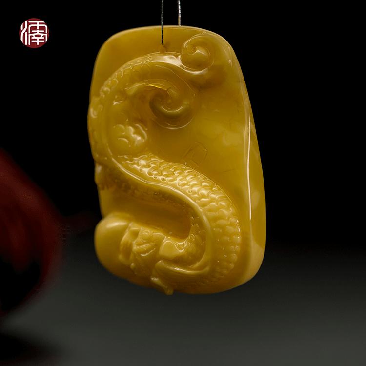 蜜蜡长期佩戴真的有好处吗,佩戴蜜蜡吊坠的好处