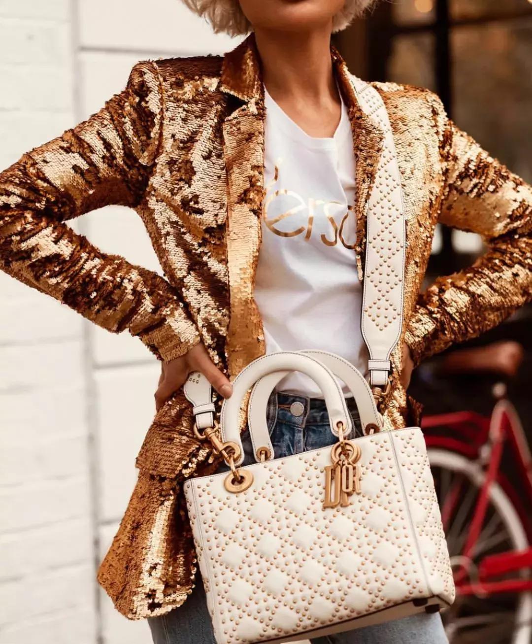 西装领子材质不一样,西装纽扣材质有什么讲究