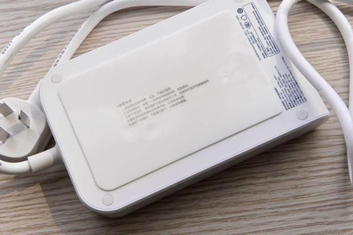 新型插座充电慢,插座不够用就用这款扩展插座