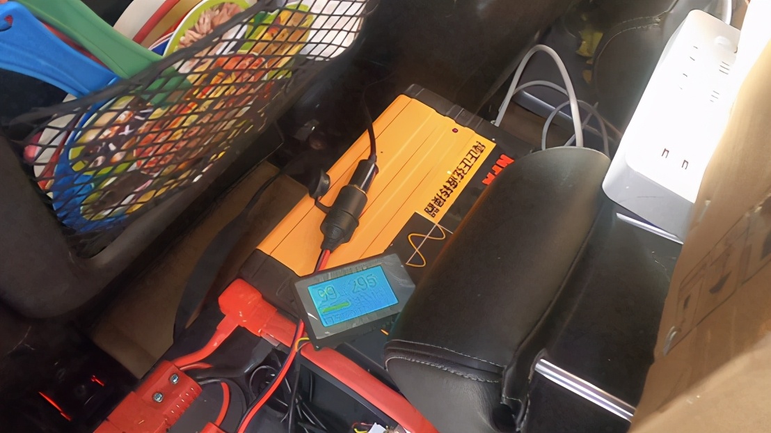 副电瓶接主电瓶行车能充电吗,床车12v电瓶如何给24v副电瓶充电