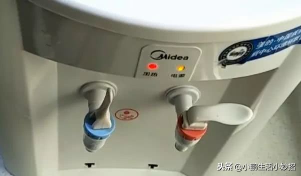 清理饮水箱污垢的小窍门,饮水机桶里面太脏怎么清理