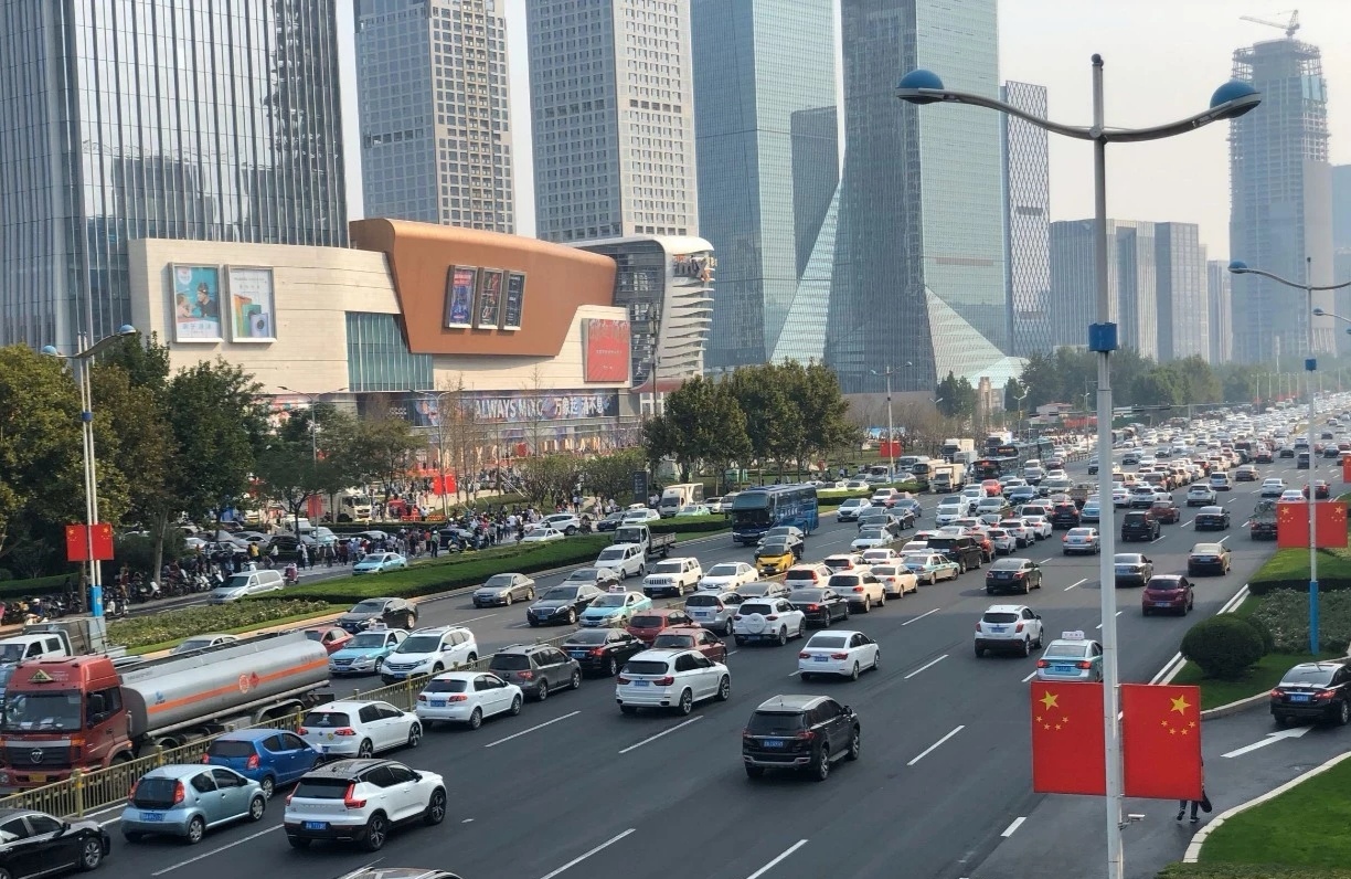 还没过节，济南这里已堵成了人山人海！最大规模的综合体开业！还有水哥王昱珩打造的绿植墙