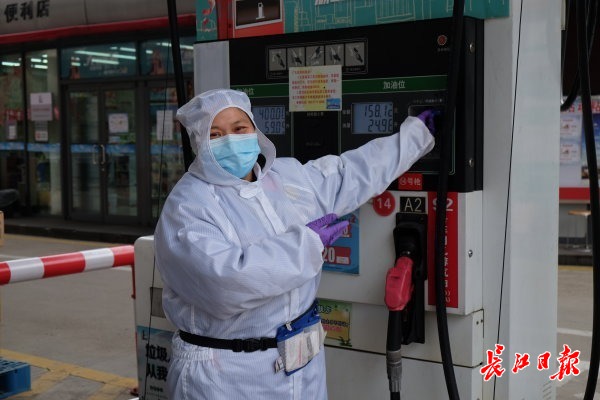 记者武汉报道,记者记录疫情的纪录片