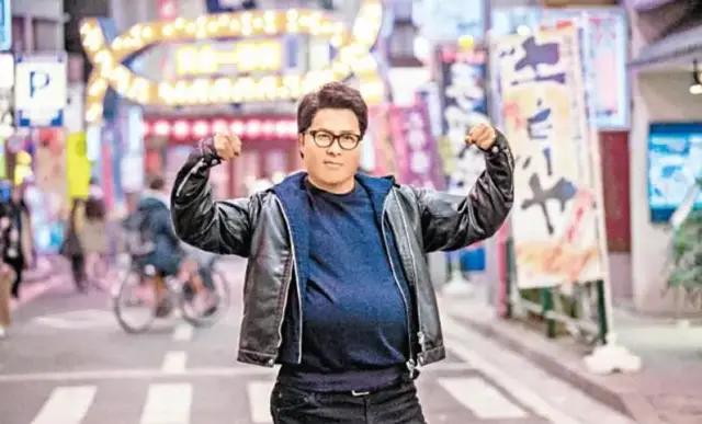 疫情期间宅在家看电视剧,疫情期间宅在家看手机