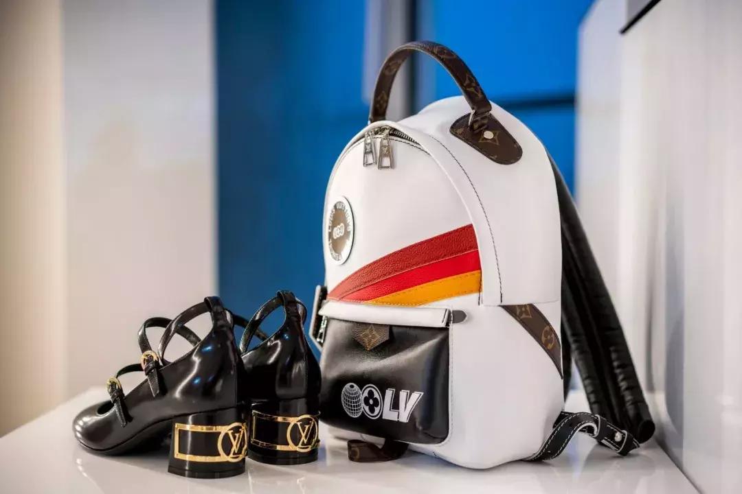 lv出了什么新款吗,lv蝙蝠侠衣服