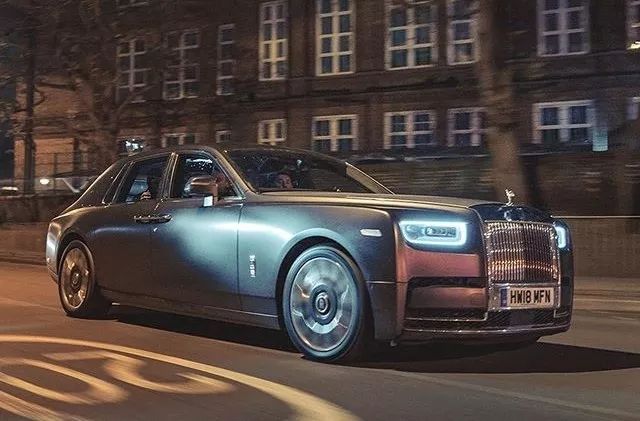 戴天梭力洛克开什么车,戴天梭表开大众车