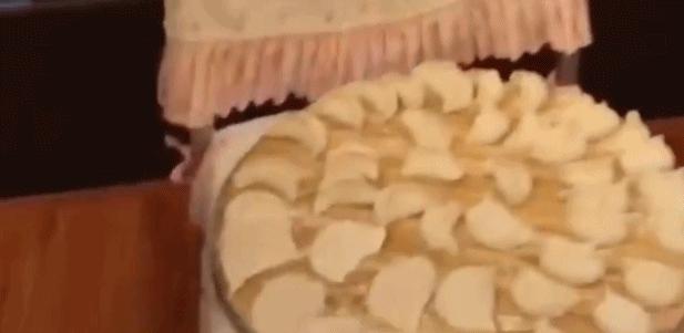 男人的屁股究竟是什么做的，能把每条*裤内**都穿出洞？