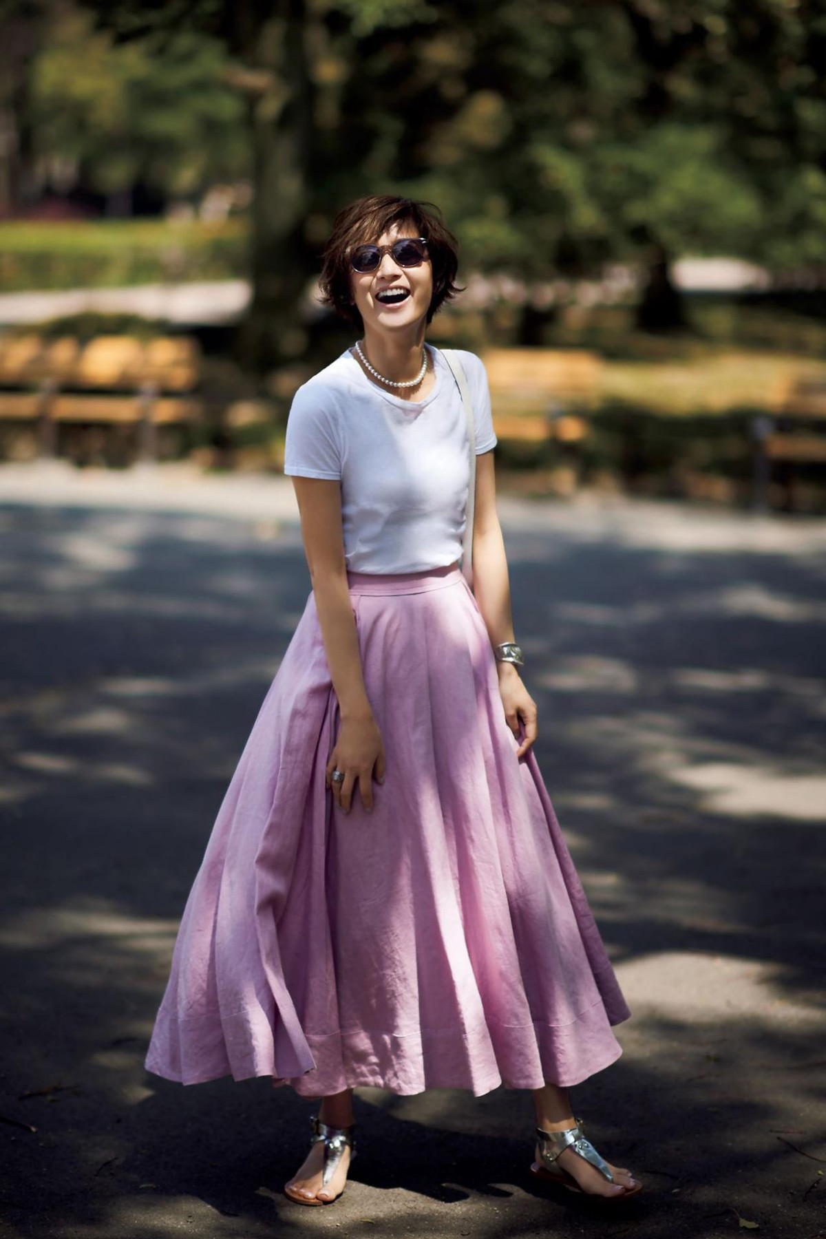 别人穿白T也时髦,为何自己穿像“睡衣”?这些搭配细节很重要