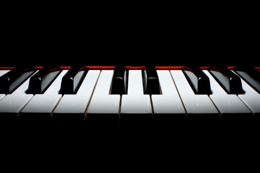 如何弹好钢琴正谱伴奏,如何弹好即兴伴奏