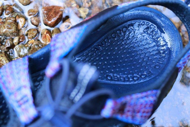 keen2018年湖水蓝凉鞋,户外防水透气凉鞋