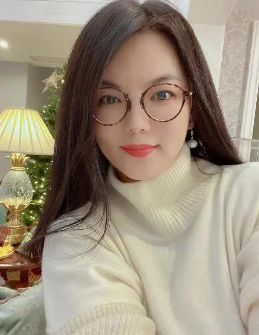 李湘直播卖货现场完整版,李湘直播卖货5分钟收入80万