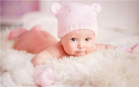 打疫苗后背长很多疹子像痱子一样,新生儿满月脸上有痱子能打疫苗吗