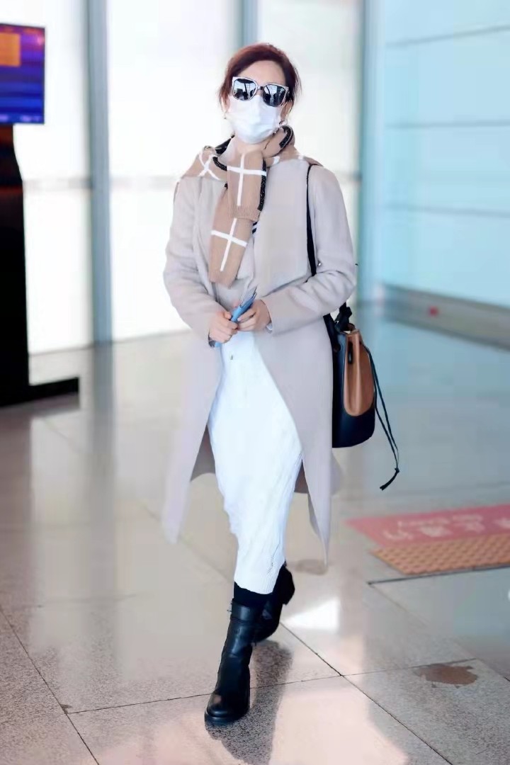 陈数知性优雅穿衣搭配图,陈数最近高级感穿搭