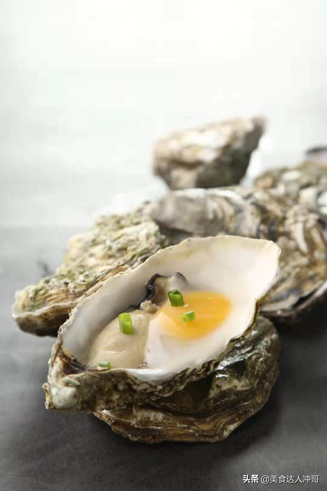 平生不识贾榜民，纵是吃货也枉然，大补的鸽蛋蒸生蚝