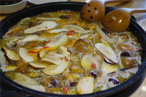 云南人爱吃的见手青,云南野生菌科普见手青