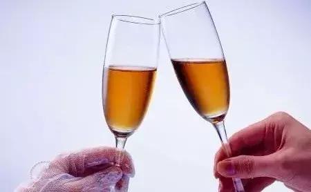 确诊糖尿病人喝酒的后果是什么,糖尿病人喝酒如何防止低血糖