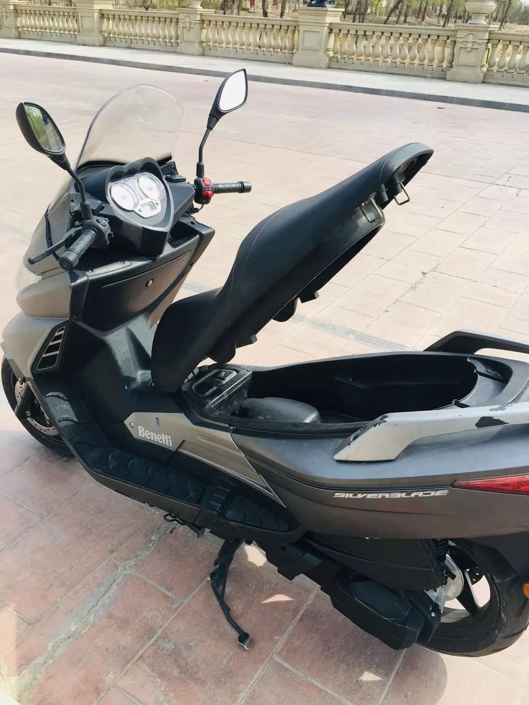 16年贝纳利银刃250现在值多少钱,贝纳利银刃250踏板摩托车跑偏