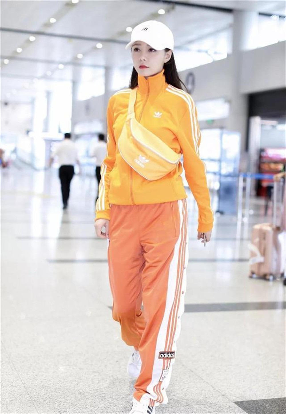 2020年流行的“运动裤”怎么穿？试试用这4款鞋子搭，时髦又显高