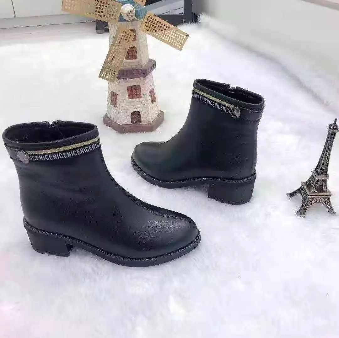 轰动全城，品牌羽绒服、品牌女鞋年终清仓，万条羊围巾免费送