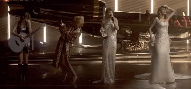 全网黑的顶流,只有她不屑翻身