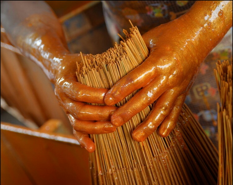 以香为媒、与尘共舞的乡村制香人