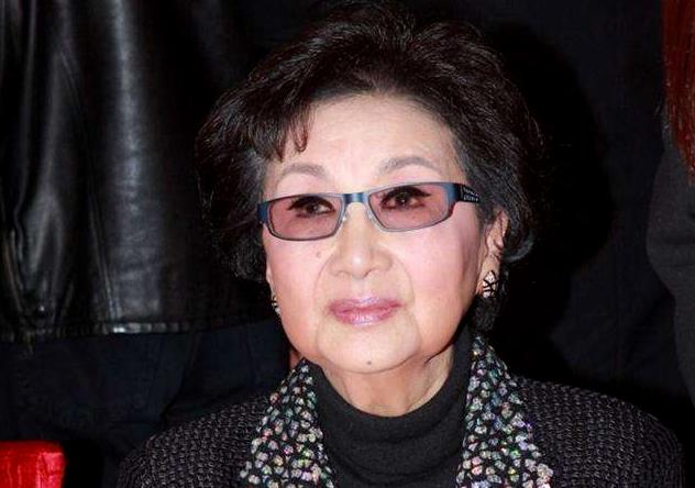 她是“长城三公主”之一,被夸“上帝的杰作”,岑范一见误终身