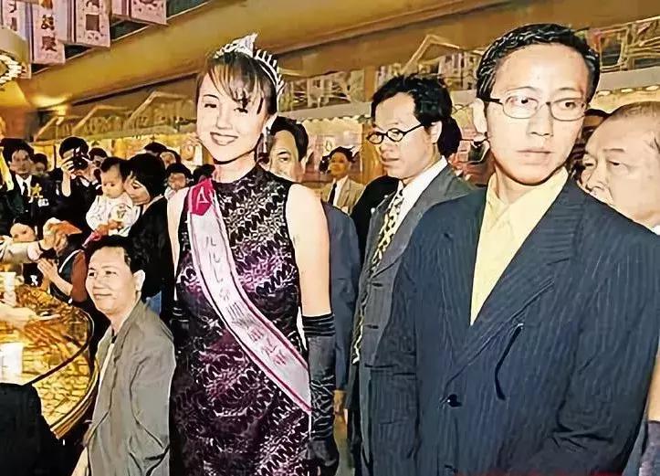 那个曾经最美亚洲小姐的人生真像过山车啊