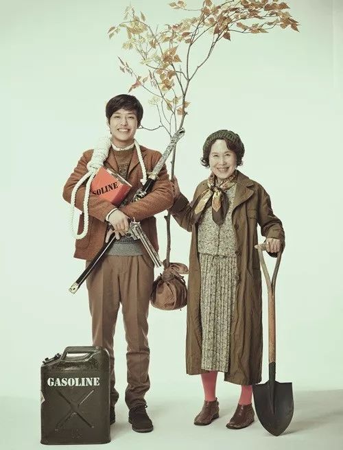 一个20岁小伙子的故事,一个20出头的男孩爱上一个女孩