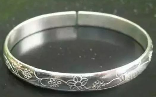 怎样辨别白银的真假 (怎样分辨白银的真假)