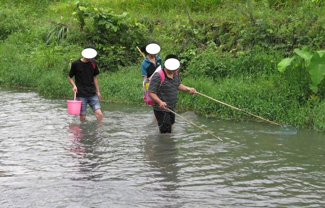 钓鱼遇到电鱼怎么举报,钓鱼时遇到警察