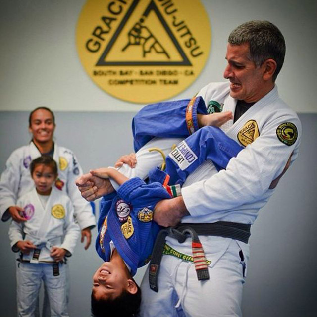 瘦小内向的孩子练搏击有变化吗,小孩几岁学搏击比较合适