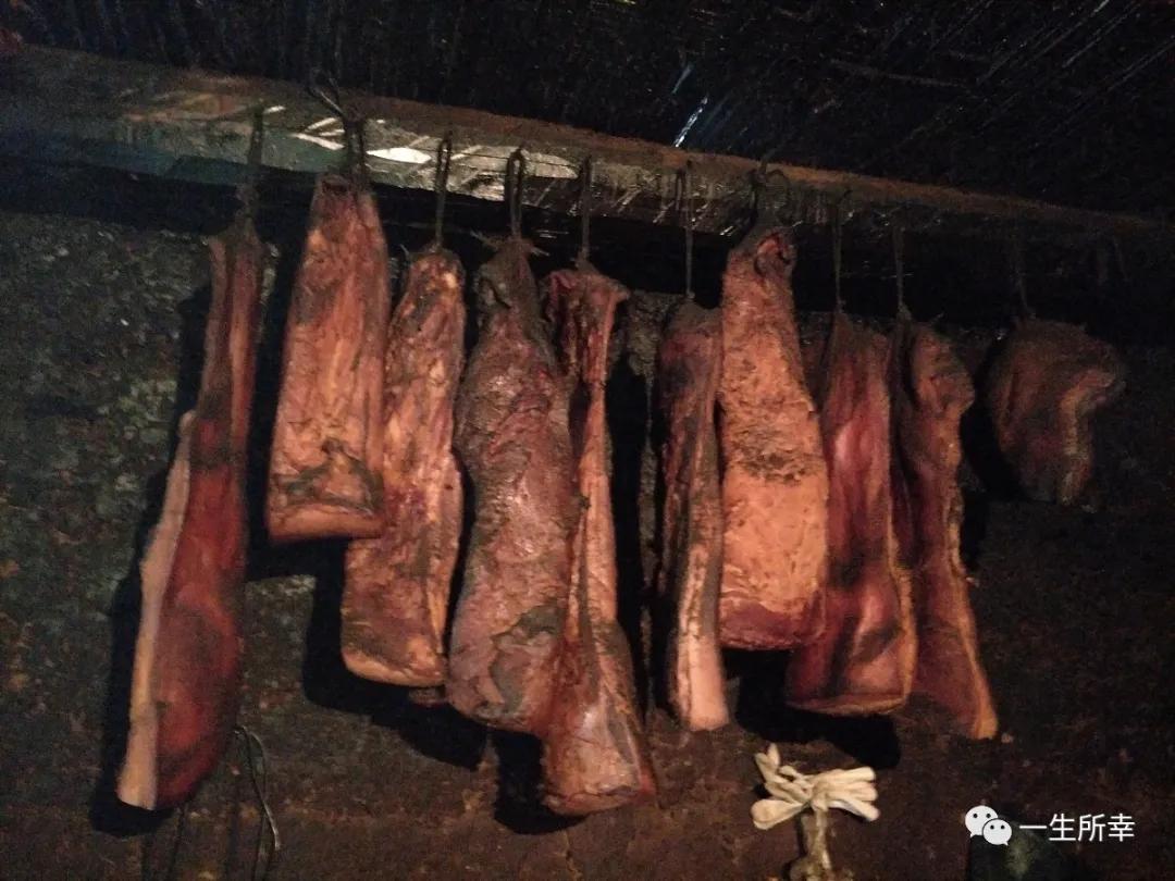 一川碧水,一川碧水一重山