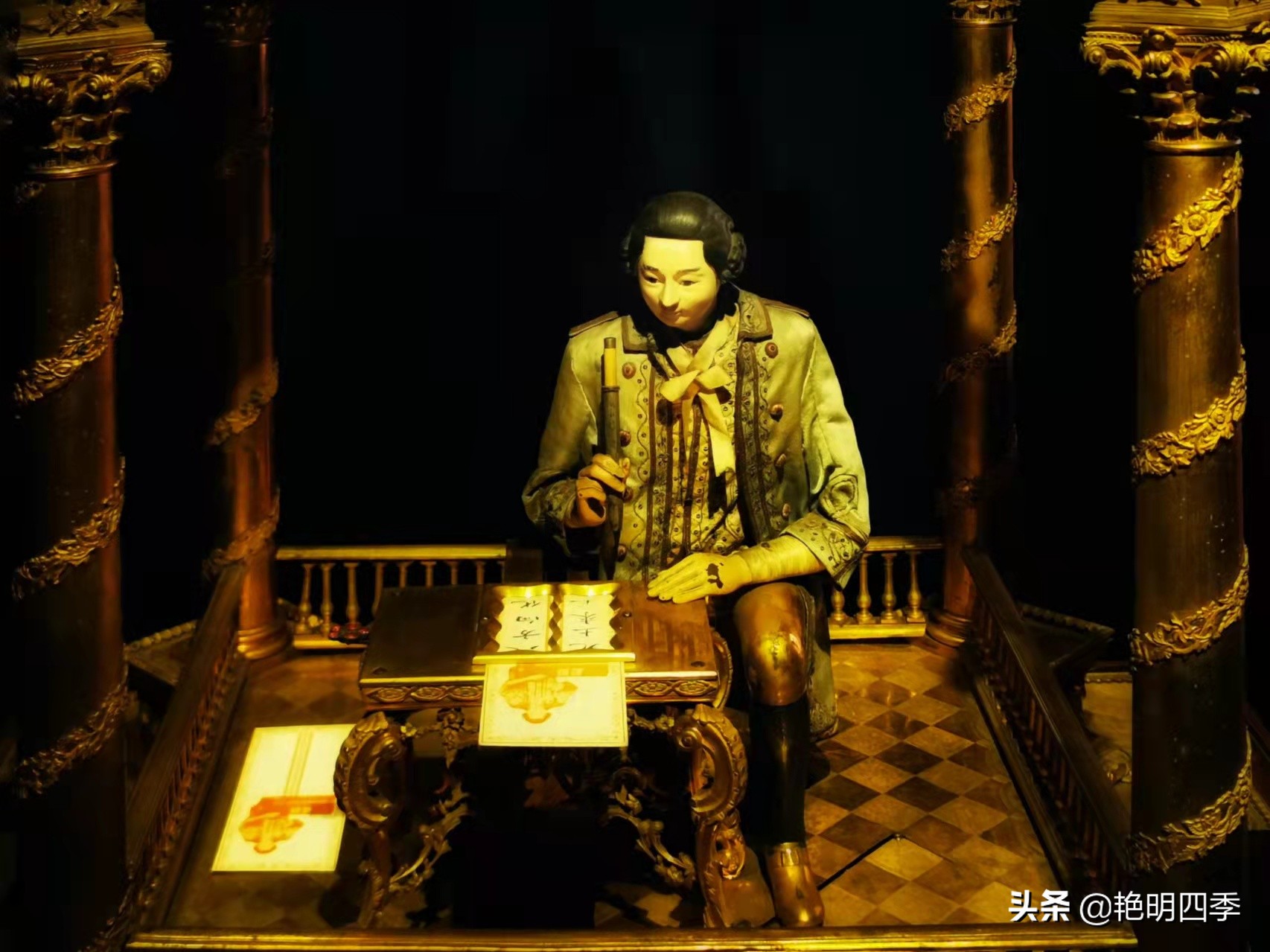 参观故宫的钟表图,展示一下故宫的各种钟表