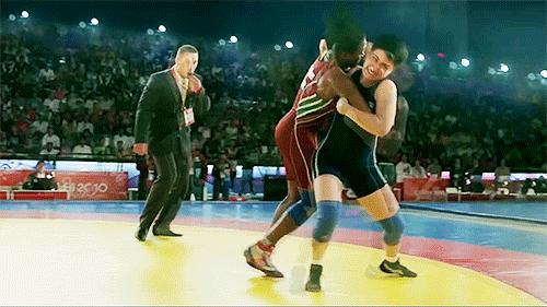 铿锵玫瑰美丽绽放女足夺冠,铿锵玫瑰姑娘