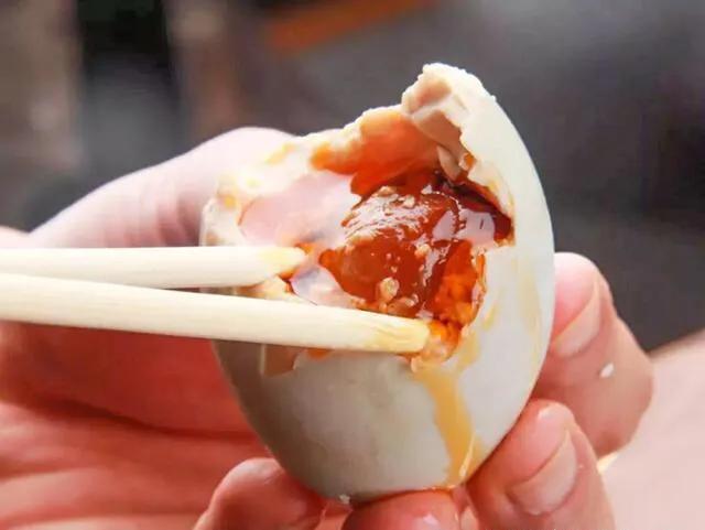 咸鸭蛋蛋黄油是什么,海鸭蛋油到底怎么来的
