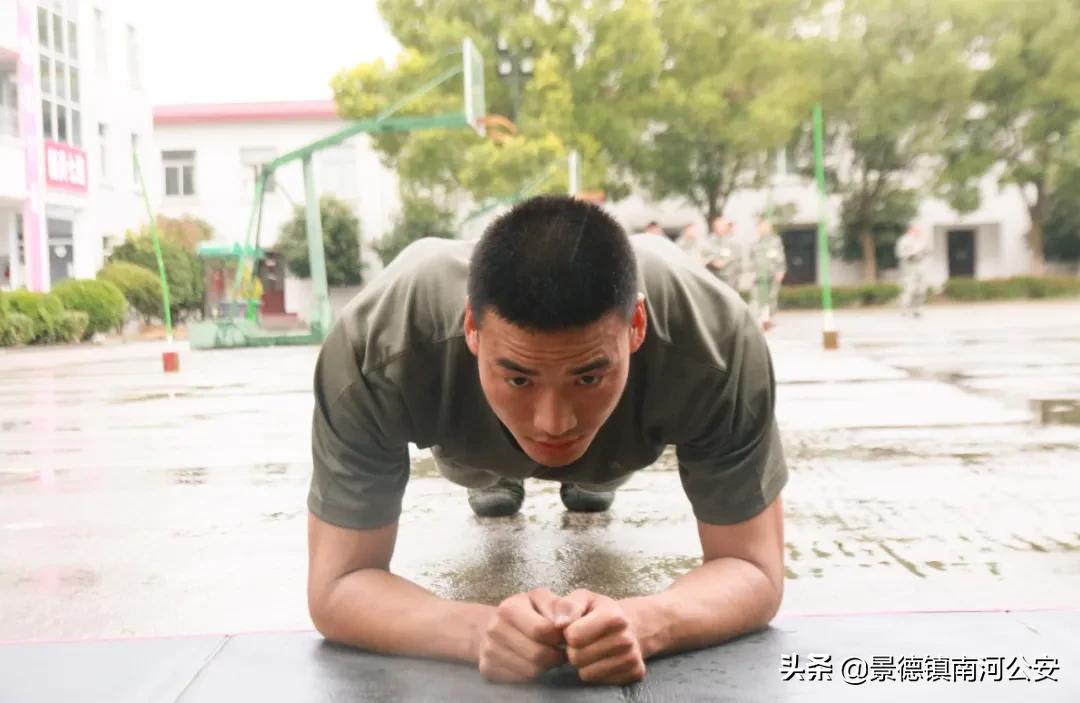 *榴弹手**投71米、双杠臂屈伸108个,这届新兵太猛了!