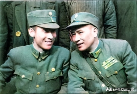 日军受降仪式彩色老照片,老照片东南亚战场上投降的日军