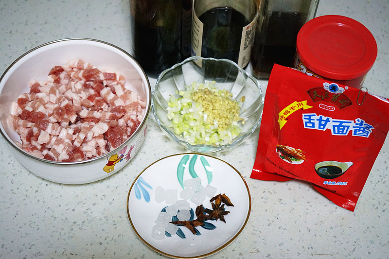 迎头伏学面食,这道全民大爱的酱肉包,配料调味都讲究,一看就会