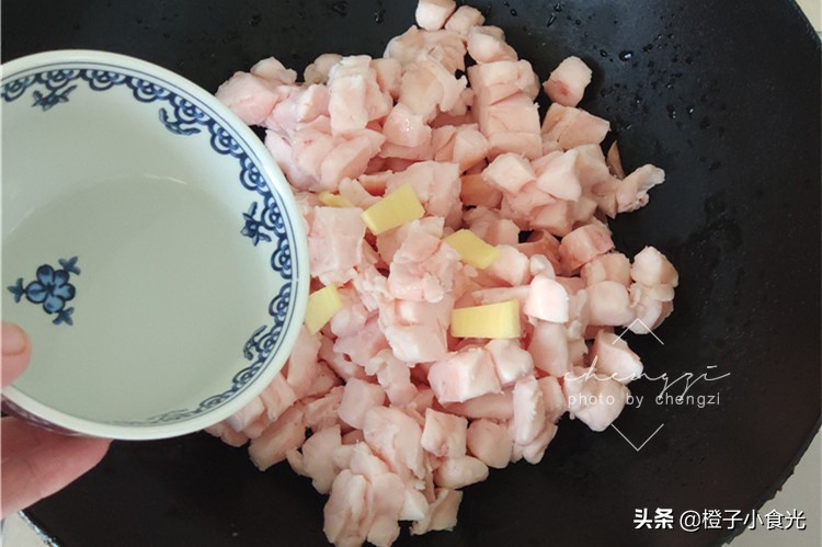 分享奶奶60年熬猪油的方法,老一辈熬猪油的方法