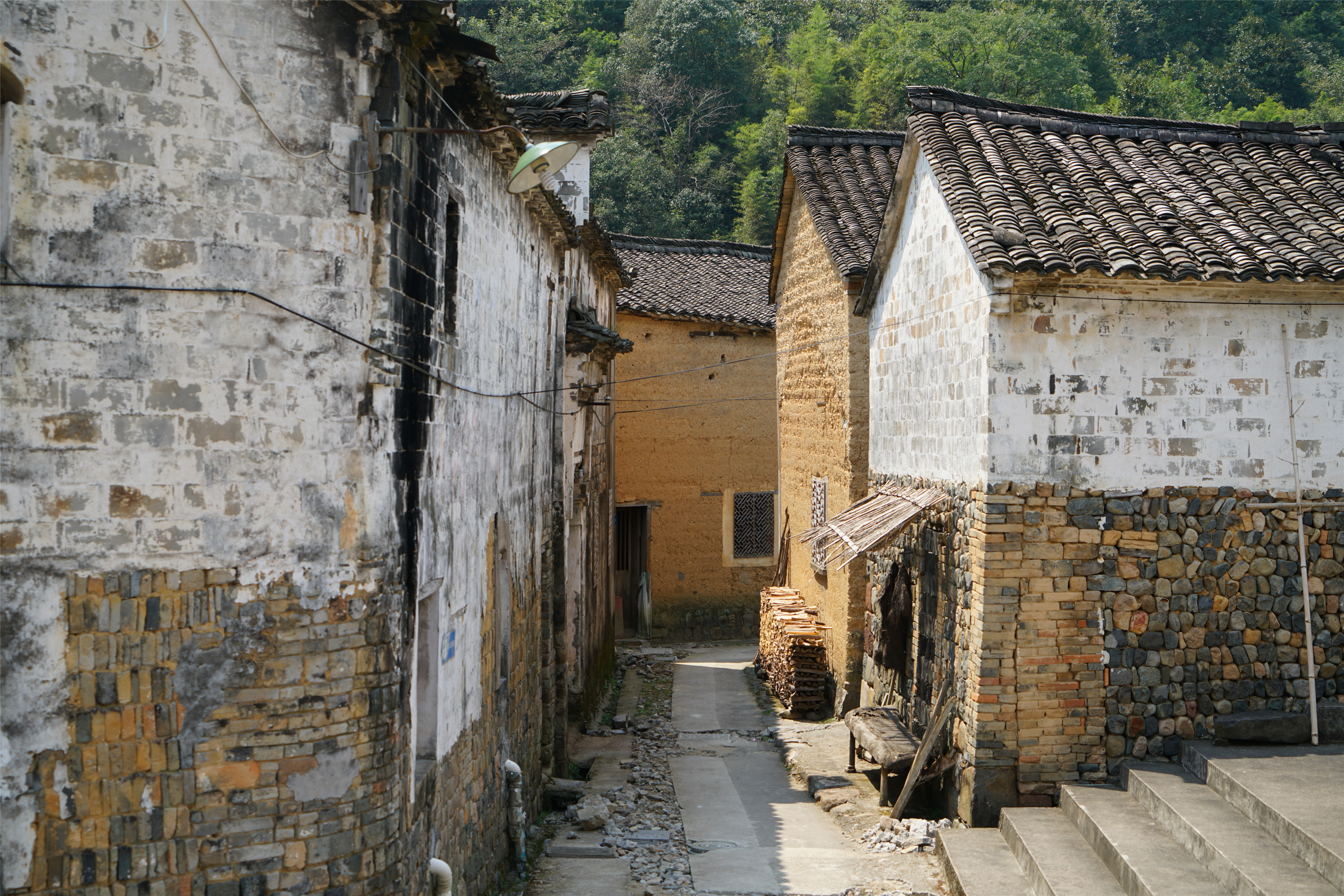 新昌这条溪，近来大火，古时是*私走**食盐秘密通道之一，人称十八渡