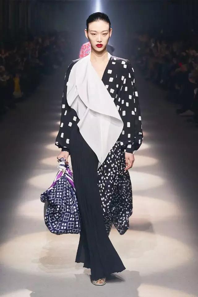 刘雯贺聪巴黎时装周完整版,巴黎时装秀贺聪